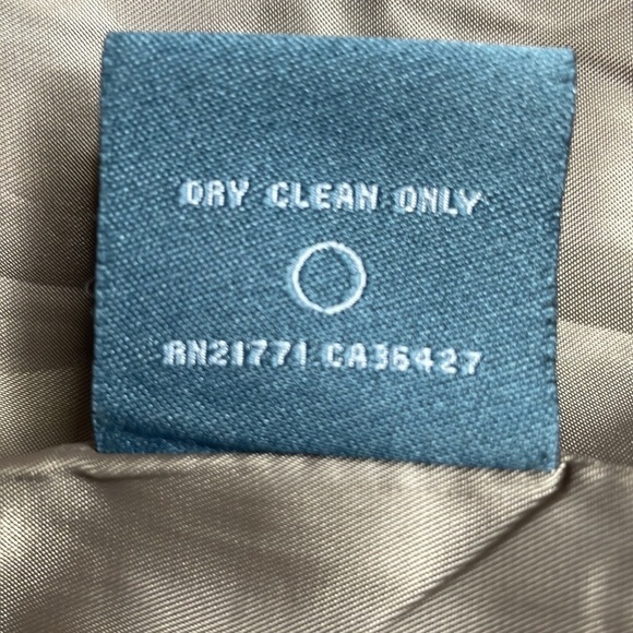 I. Spiewak & Sons women’s brown wool button down coat with hood and two pockets - Picture 10 of 15